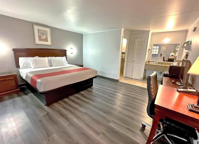 Red Carpet Inn - Stamford Eksteriør billede